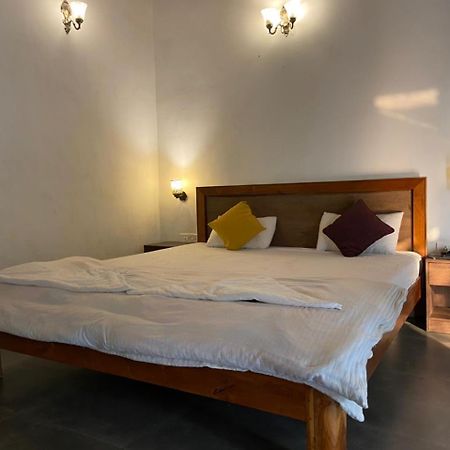 Hotel River Orchid Resort Satara Bagian luar foto