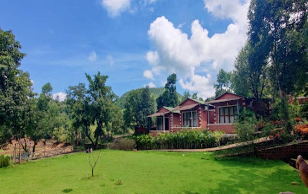 Hotel River Orchid Resort Satara Bagian luar foto