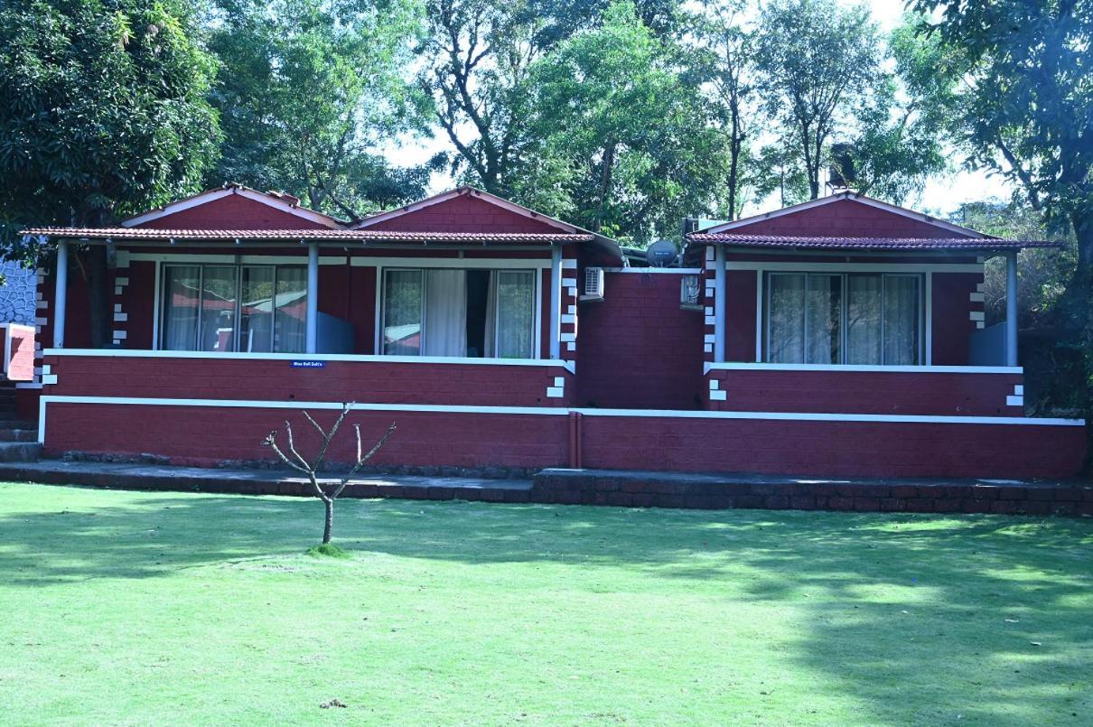 Hotel River Orchid Resort Satara Bagian luar foto