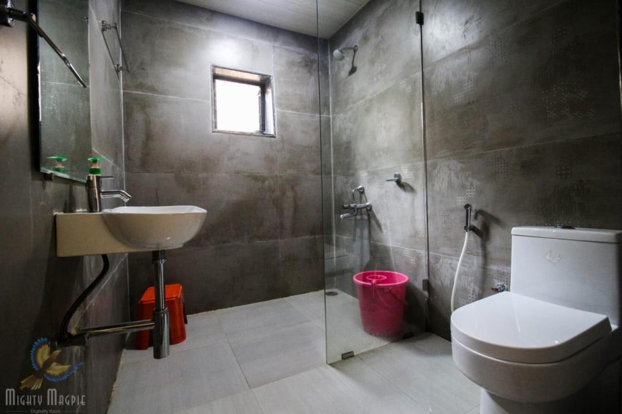 Hotel River Orchid Resort Satara Bagian luar foto