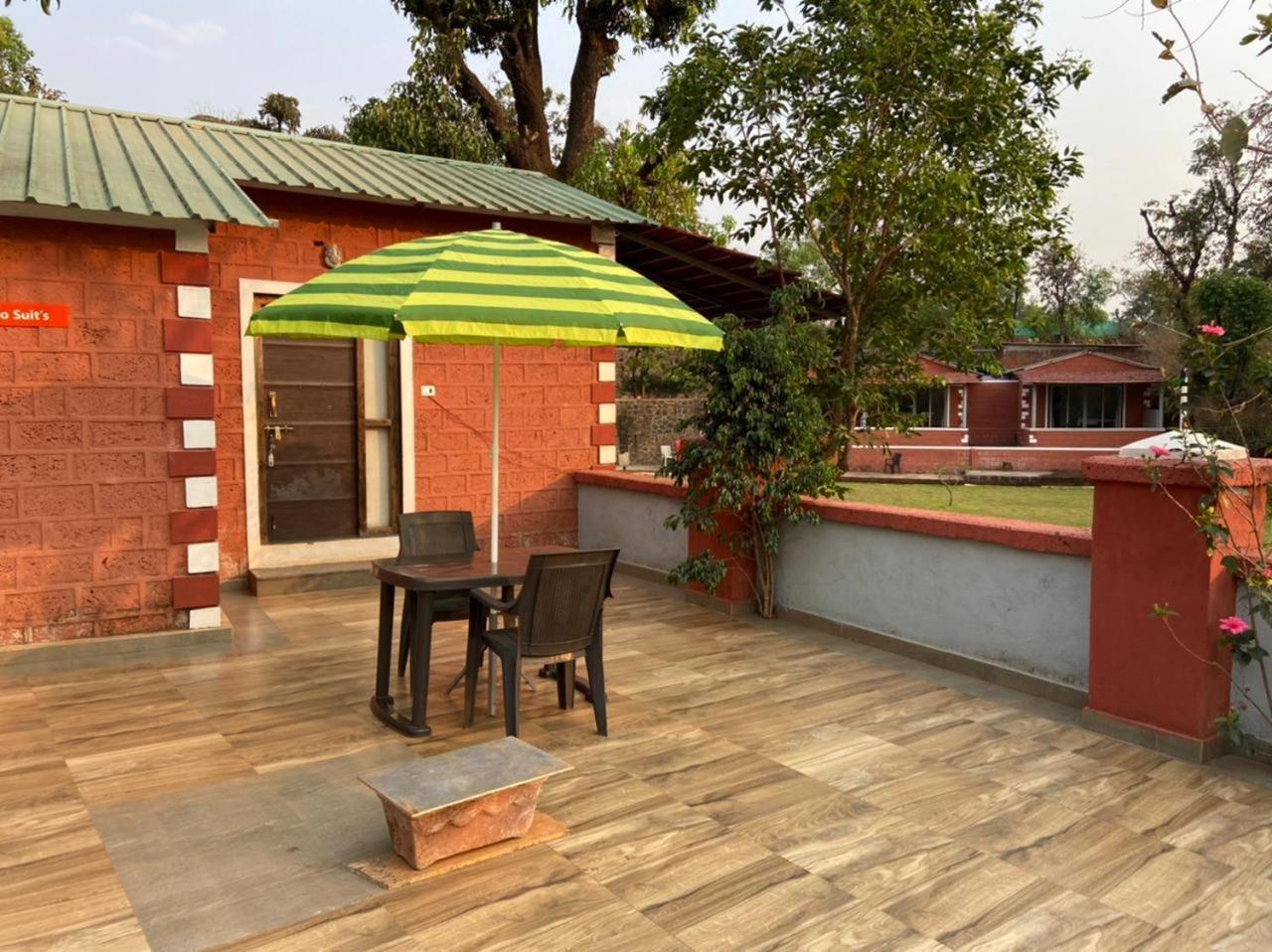 Hotel River Orchid Resort Satara Bagian luar foto